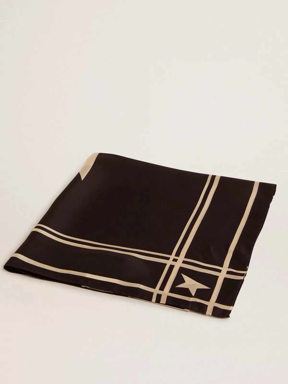 Golden Goose foulard with contrasting white stripes and stars black Sale