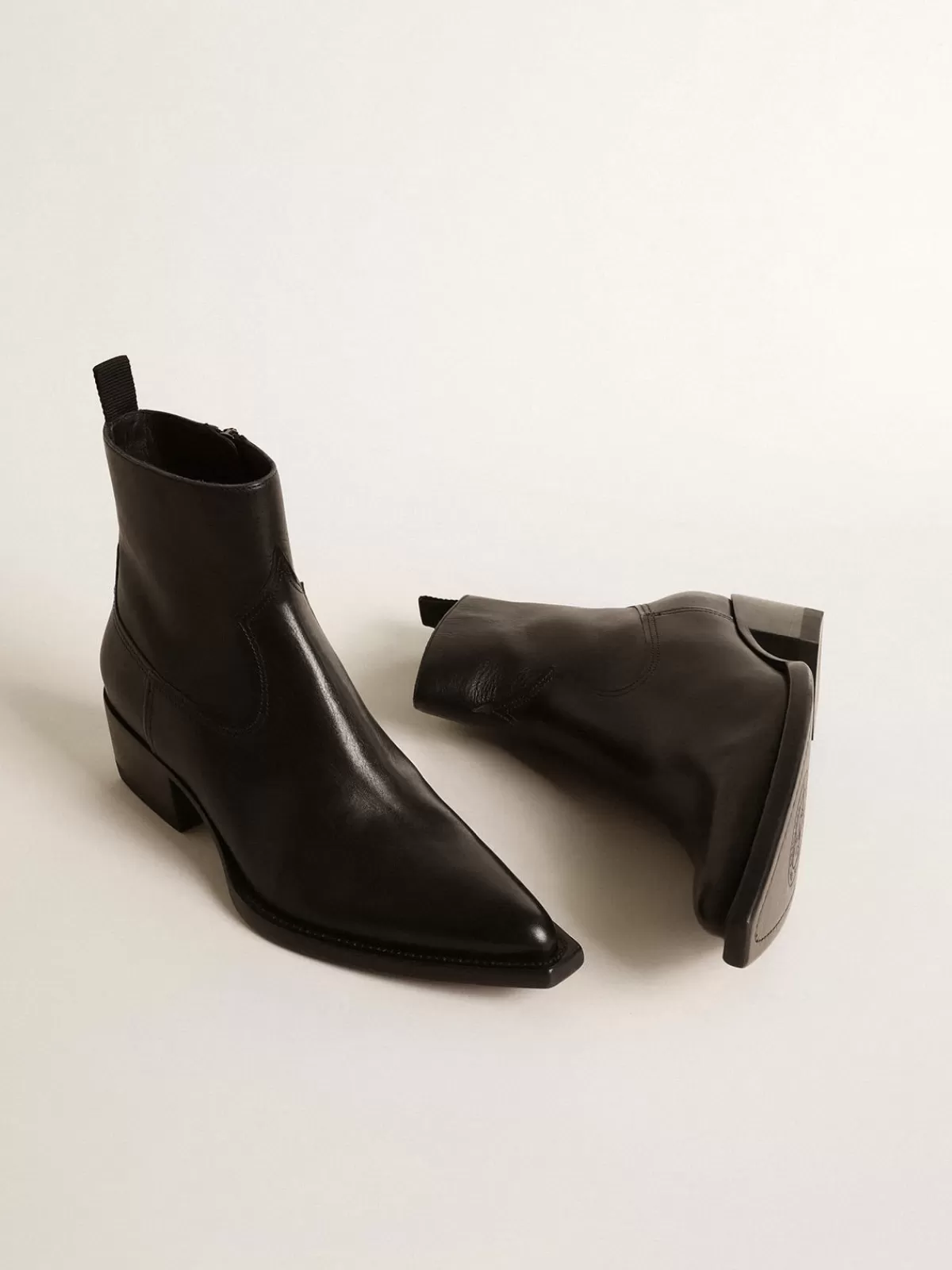 Golden Goose Men’s low Debbie boots in leather black Shop