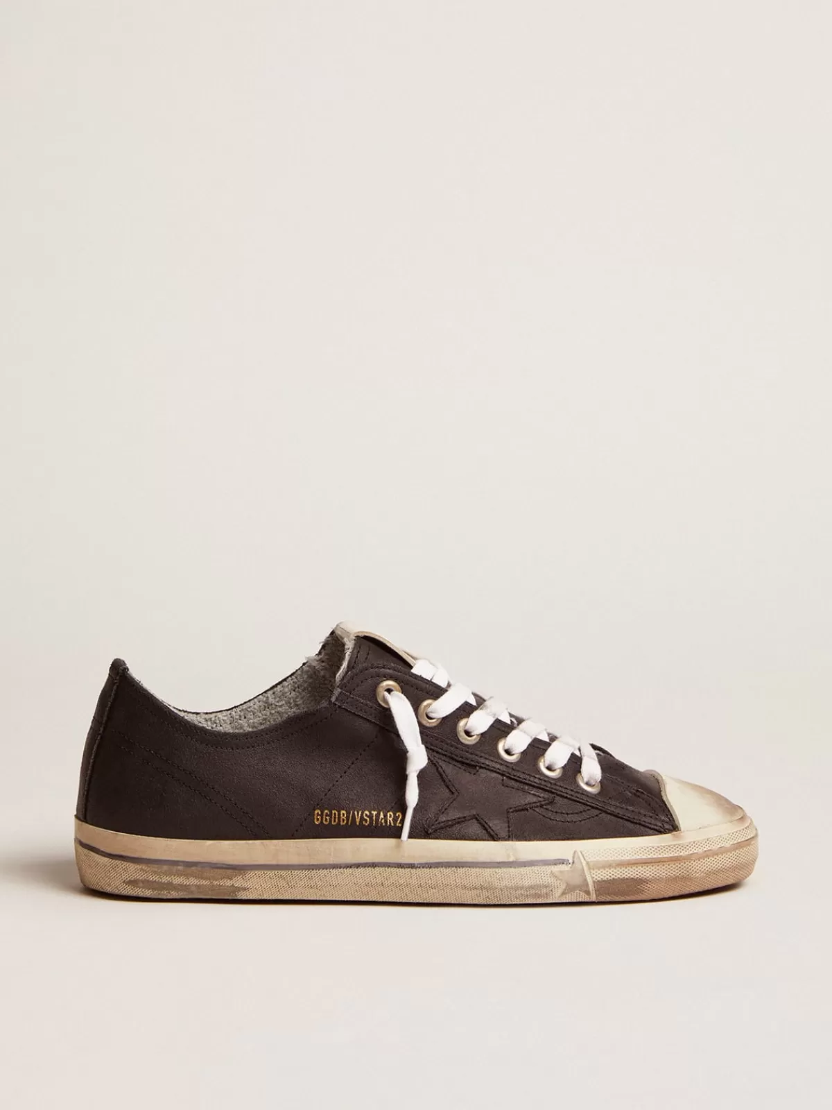 Golden Goose Men's V-Star leather with leather star black Best