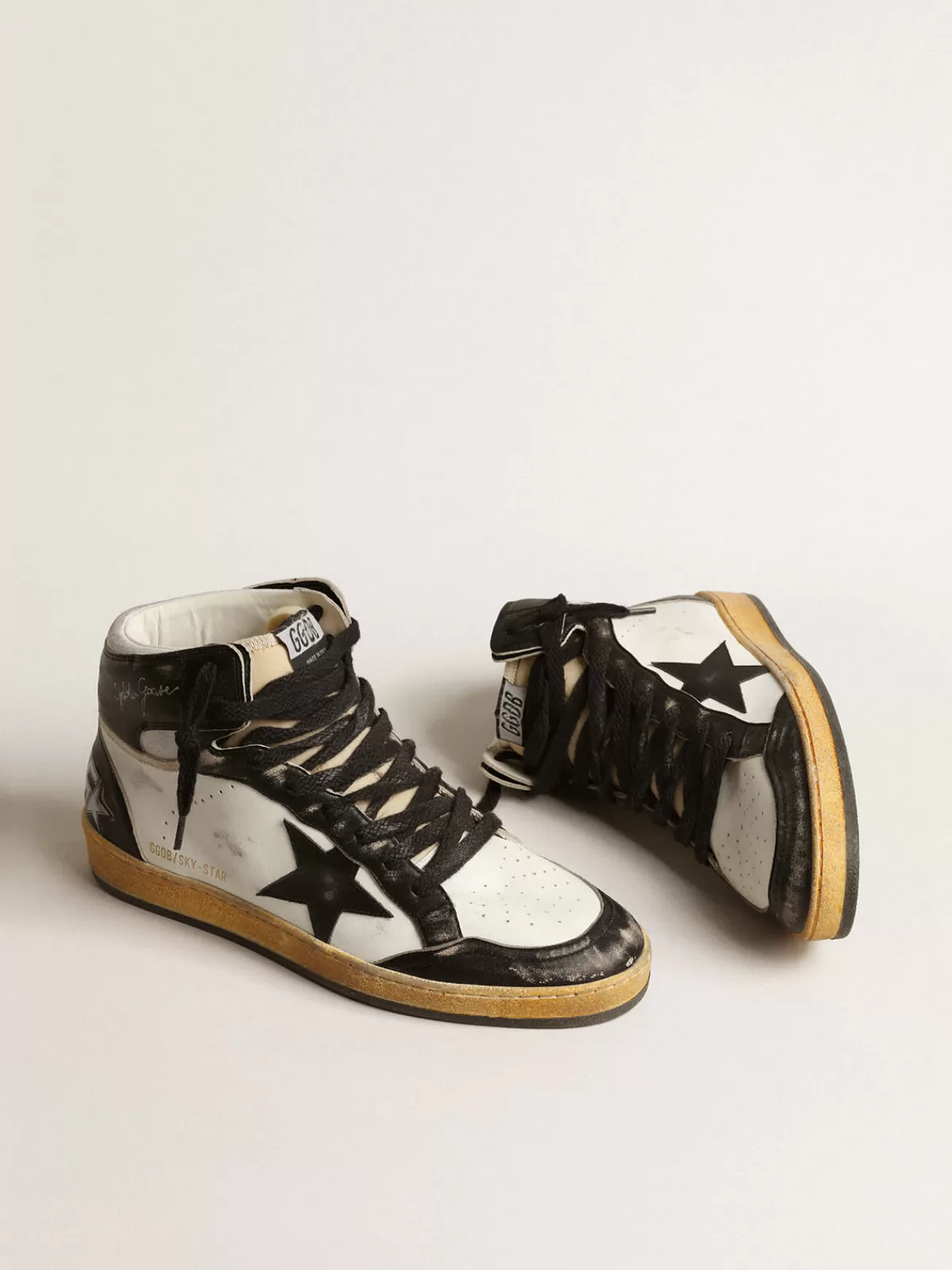 Golden Goose Sky-Star in white nappa leather with black leather star burgundy Store