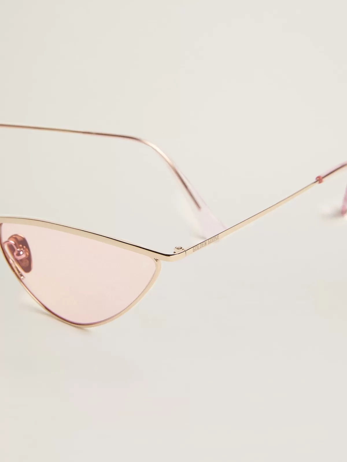 Golden Goose Sunframe cat-eye style with pink frame and lenses rosegold Clearance