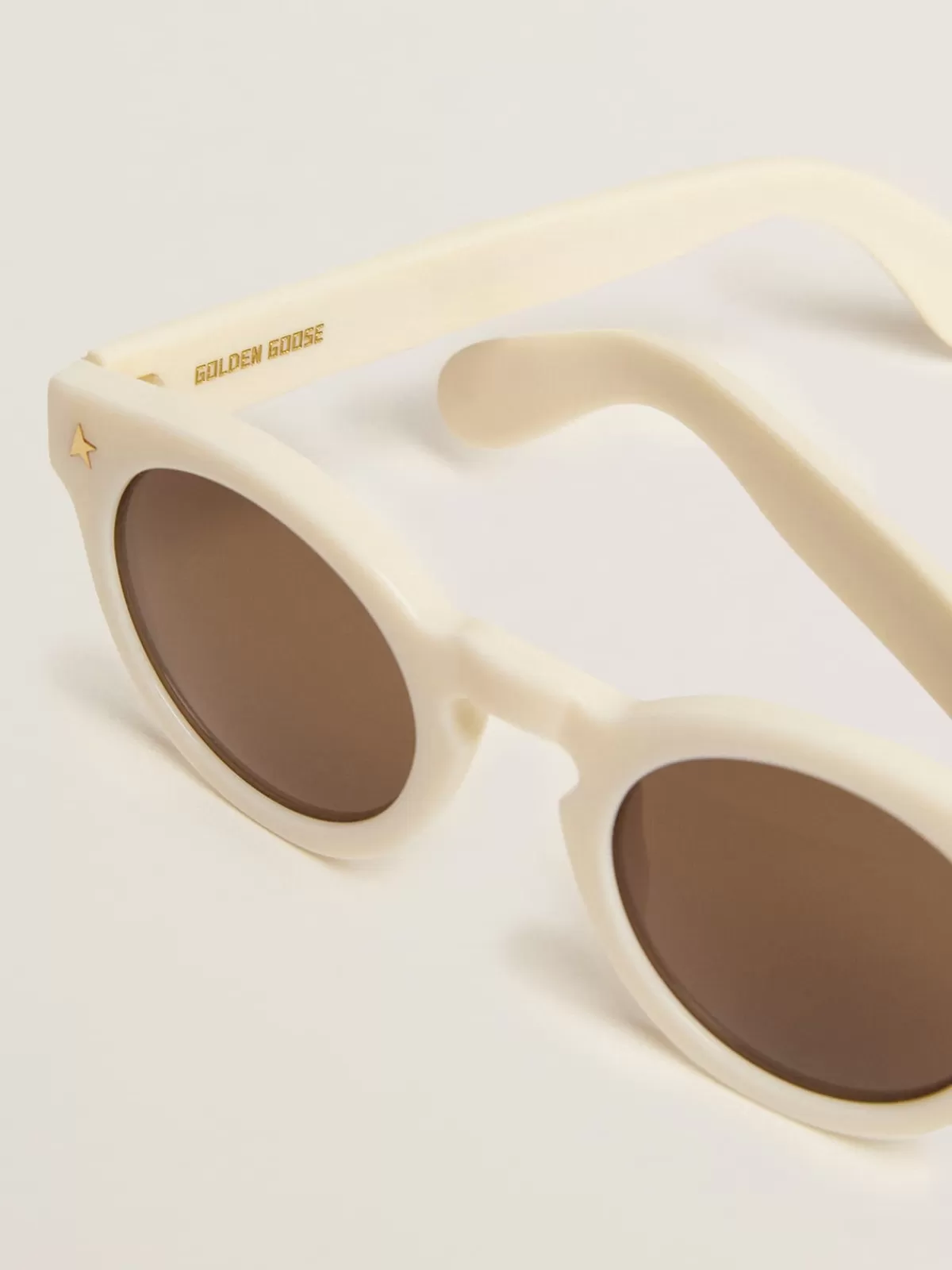 Golden Goose Sunglasses Panthos model with frame and gold details white Online