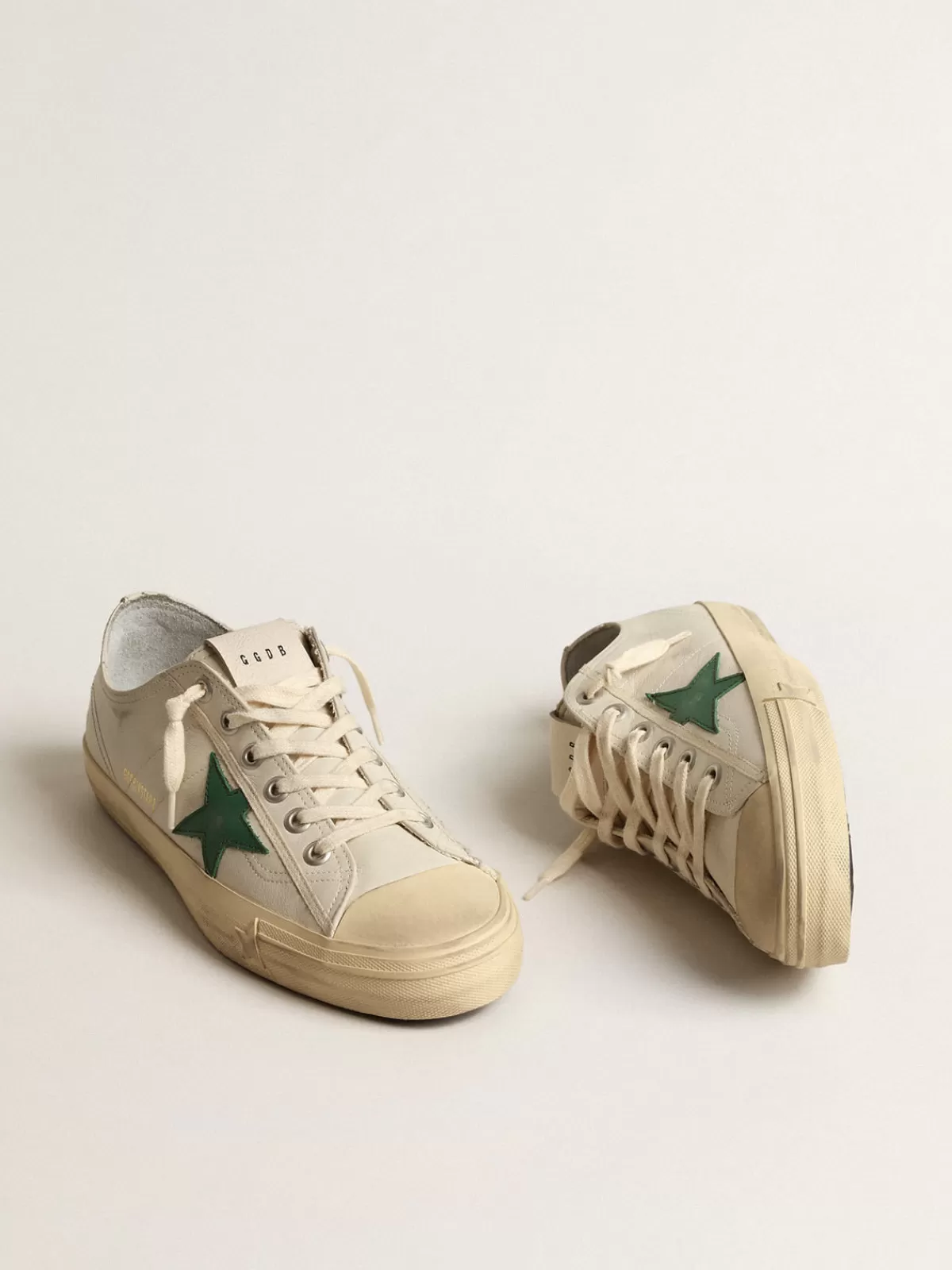 Golden Goose V-Star in glossy leather with green leather star Flash Sale