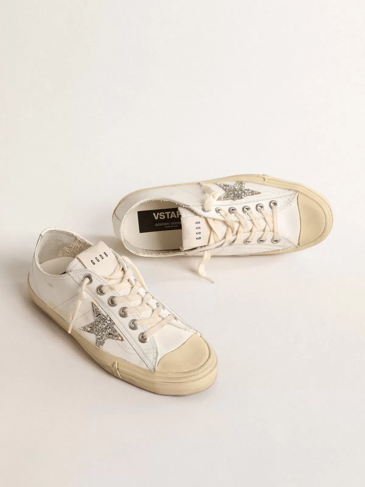 Golden Goose V-Star in leather with a platinum glitter star white Online