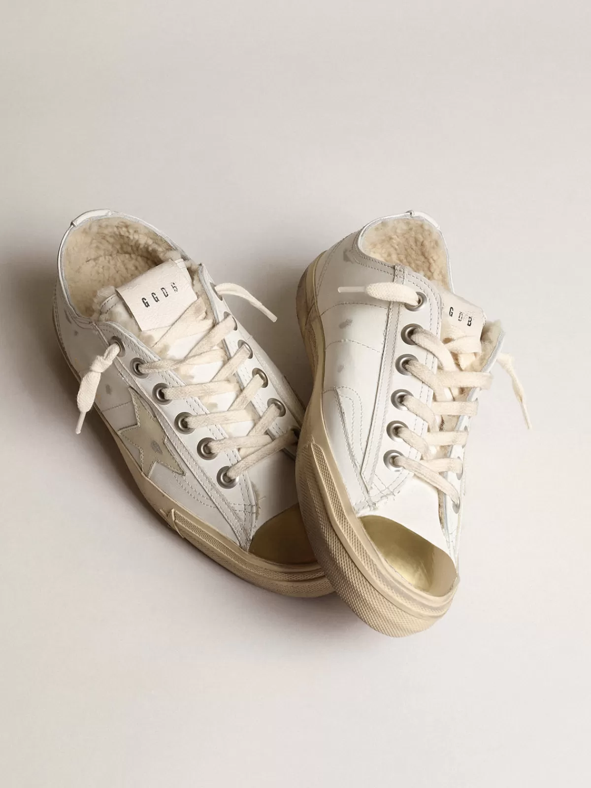 Golden Goose V-Star sneakers with leather star and beige shearling lining white Flash Sale